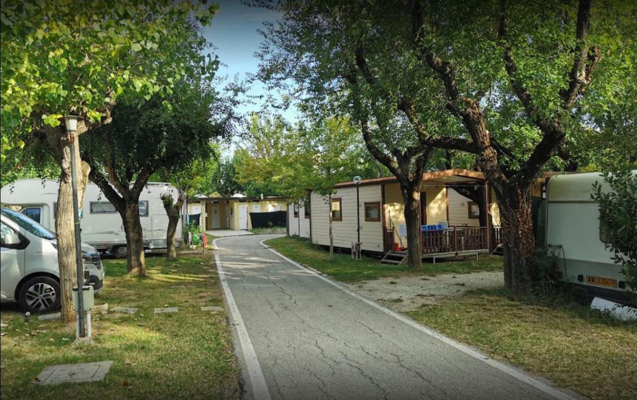 L'Oasi Di Lulu' Hotel Senigallia Kültér fotó